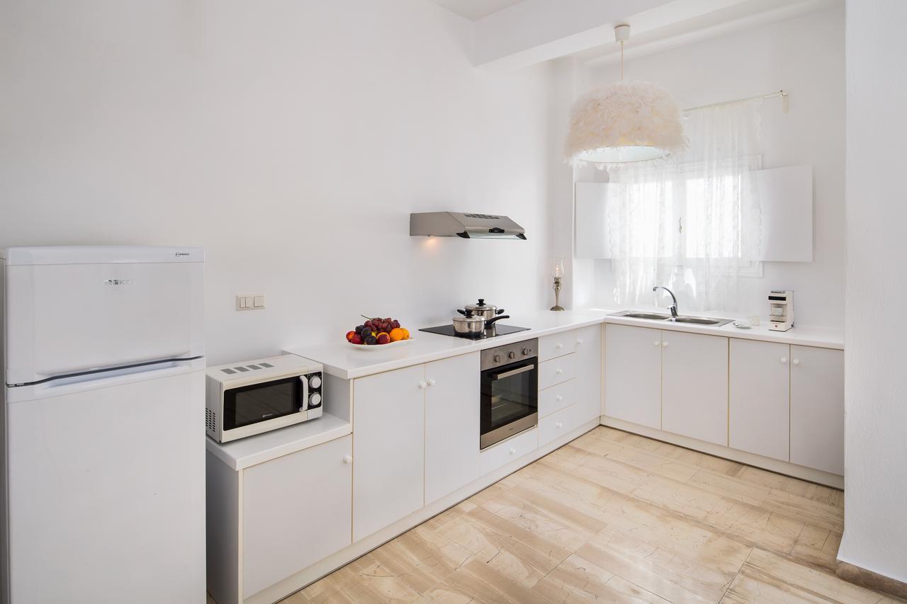 Sol Mare Salis Apartment Kamari  Exterior photo
